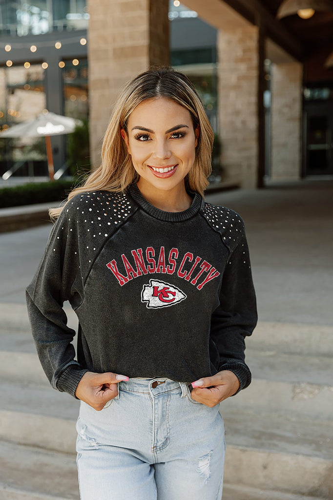 KANSAS CITY CHIEFS TOUCHDOWN FRENCH TERRY VINTAGE WASH STUDDED SHOULDER DETAIL LONG SLEEVE PULLOVER