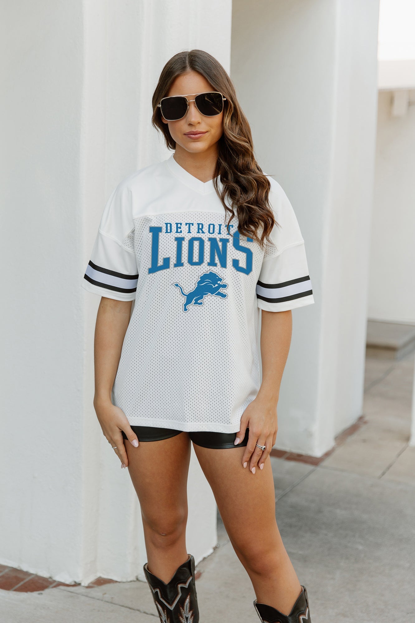 GC x NFL Detroit Lions Top Recruit Sporty V-Neck Oversized Side Slit Short Sleeve Top L / White