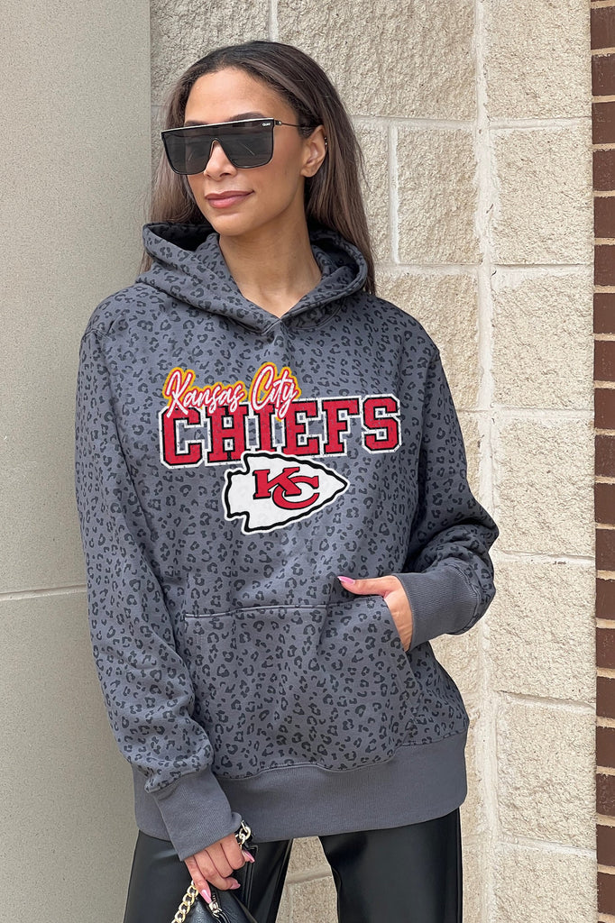 KANSAS CITY CHIEFS IN THE SPOTLIGHT ADULT CLASSIC HOODED PULLOVER