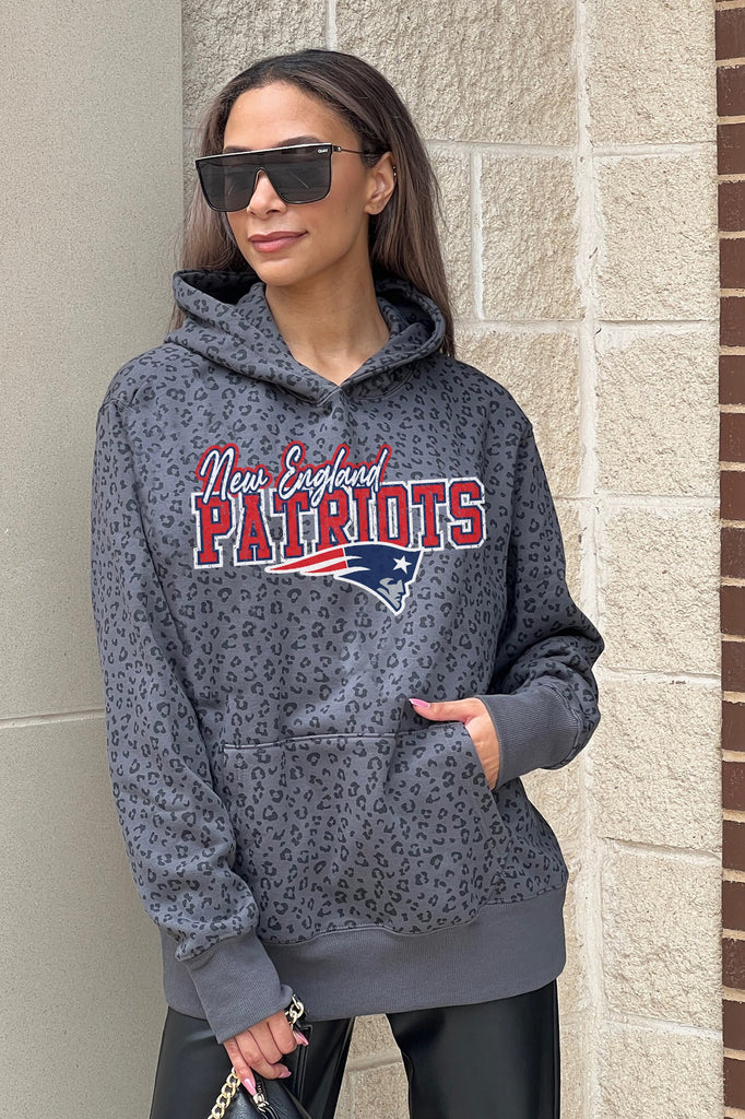 NEW ENGLAND PATRIOTS IN THE SPOTLIGHT ADULT CLASSIC HOODED PULLOVER