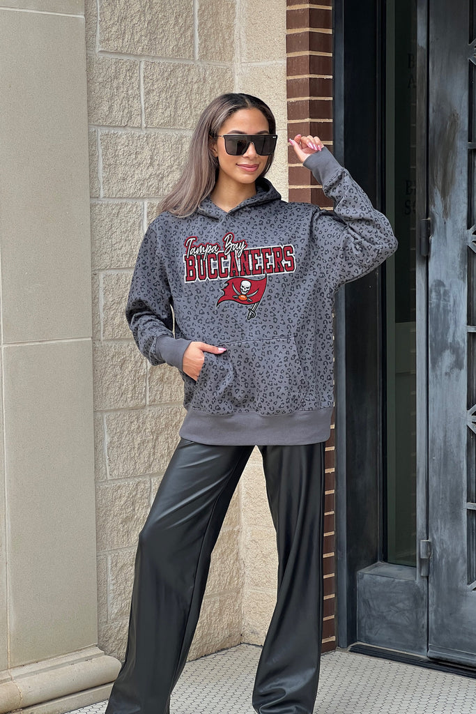 TAMPA BAY BUCCANEERS IN THE SPOTLIGHT ADULT CLASSIC HOODED PULLOVER