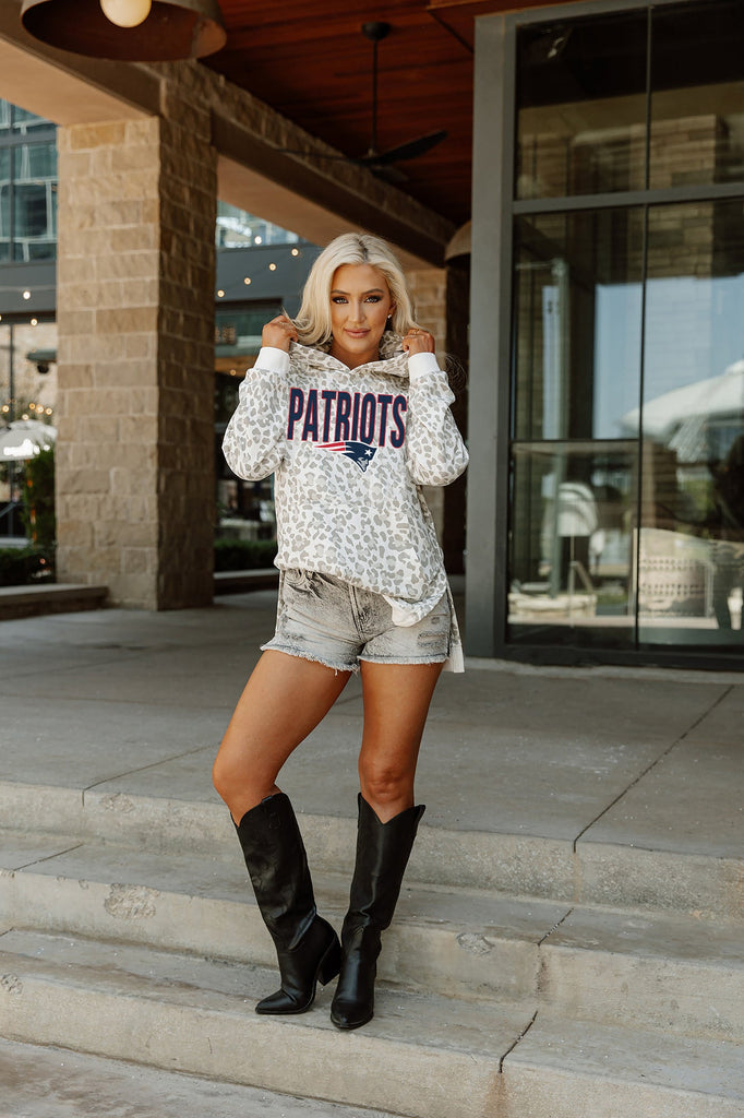 NEW ENGLAND PATRIOTS SIDELINE HOODED LEOPARD FLEECE PULLOVER WITH FRONT POCKET AND SIDE-SLIT DETAIL