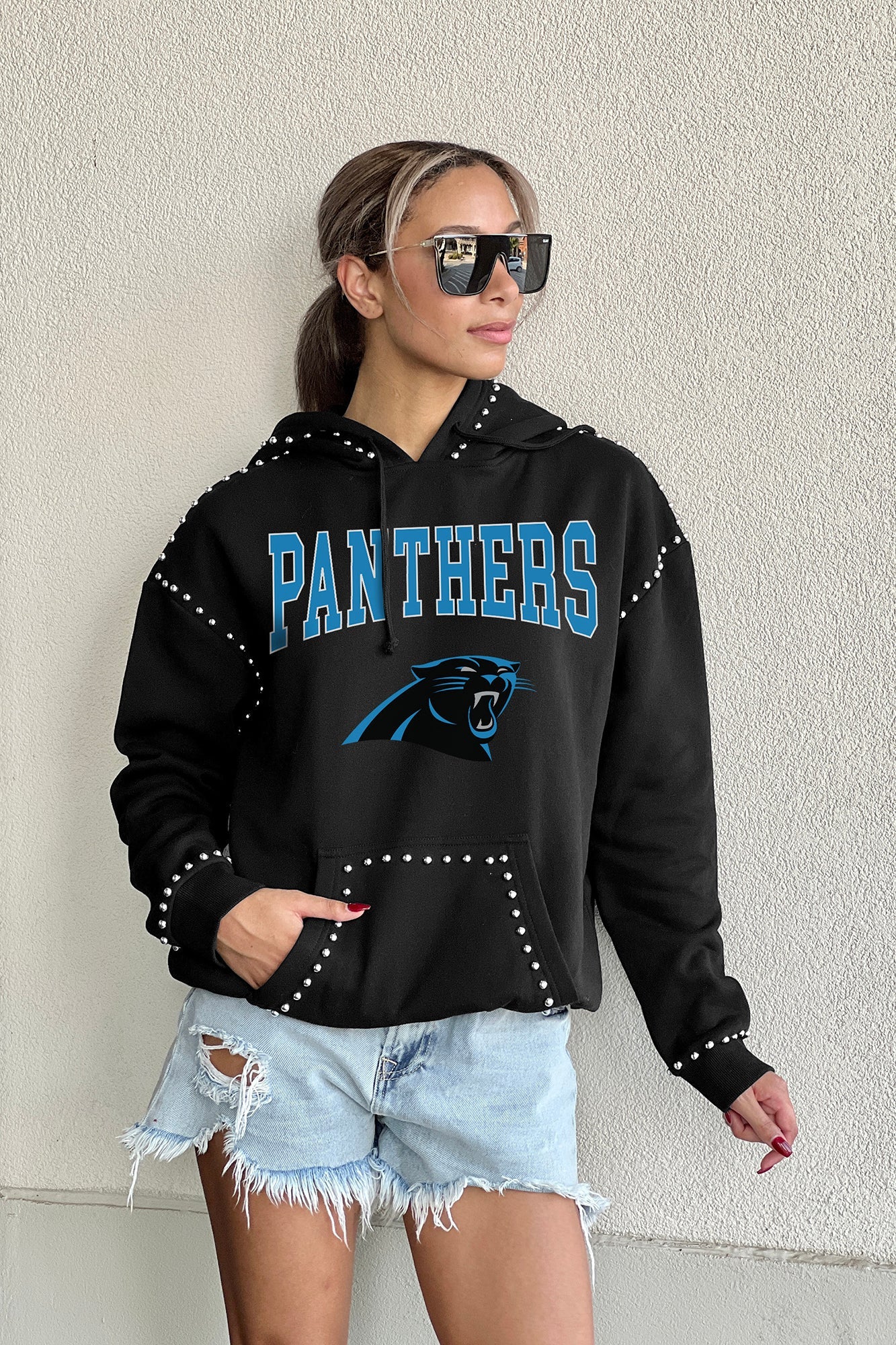 CAROLINA PANTHERS CATCH THE VIBE STUDDED DETAIL FLEECE FRONT POCKET HOODIE