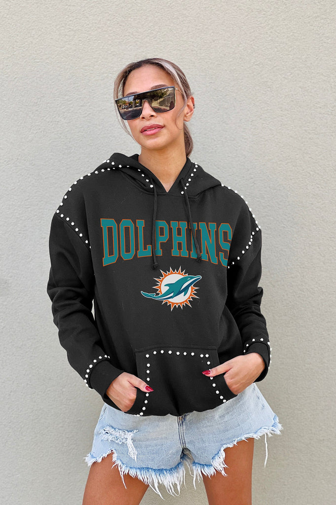 MIAMI DOLPHINS CATCH THE VIBE STUDDED DETAIL FLEECE FRONT POCKET HOODIE