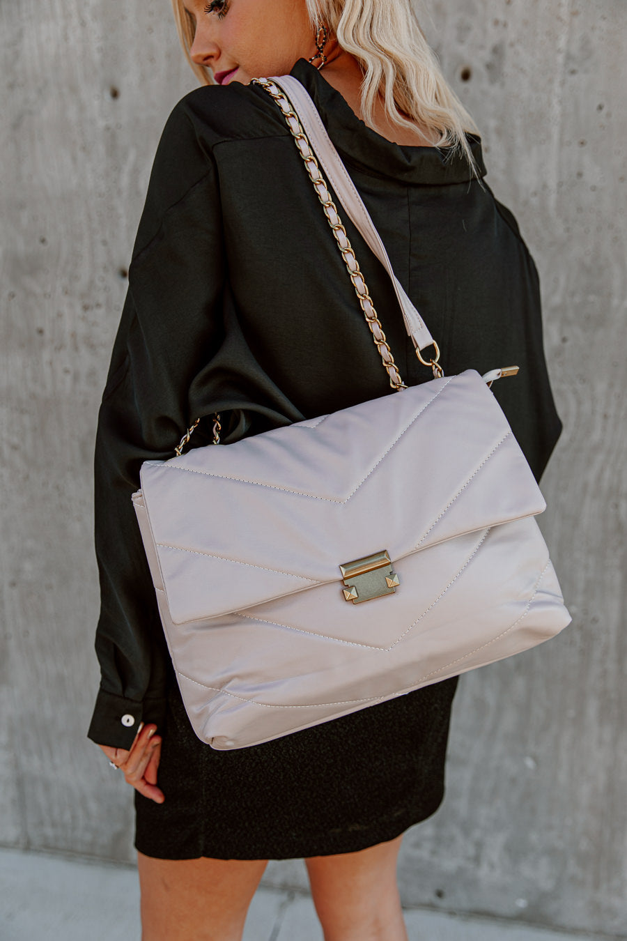 ONLY THE ESSENTIALS QUILTED BAG IN GREY-GREY