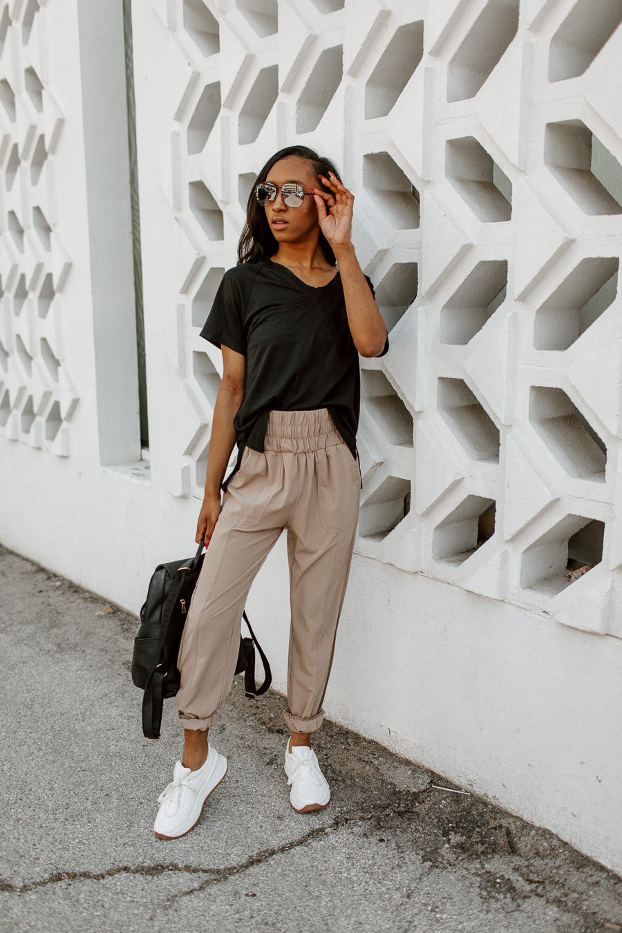 CONSIDER IT DONE ESSENTIAL V-NECK TEE IN BLACK-TEES