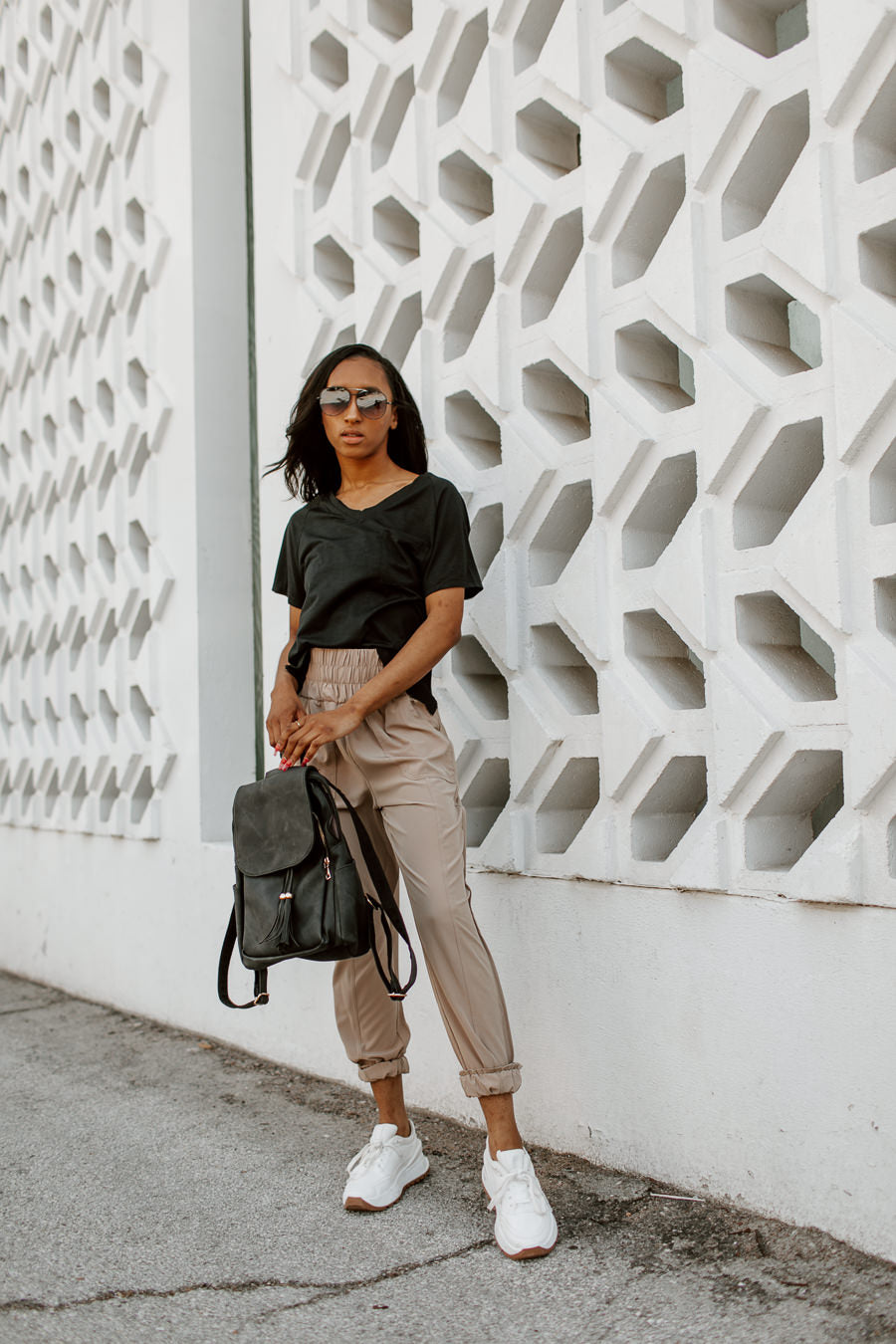 CONSIDER IT DONE ESSENTIAL V-NECK TEE IN BLACK-TEES