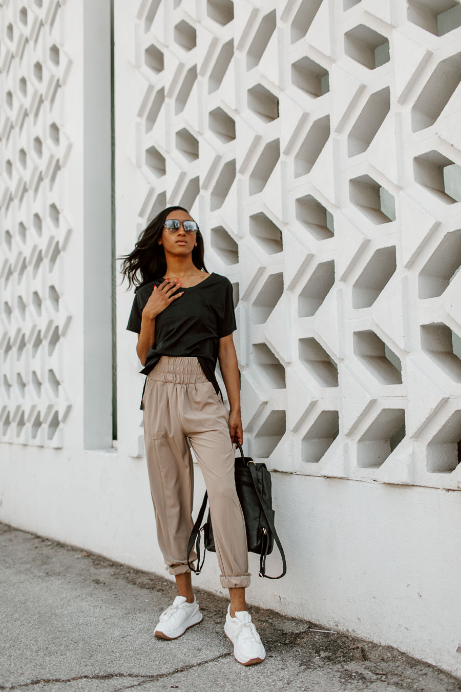 CONSIDER IT DONE ESSENTIAL V-NECK TEE IN BLACK-TEES