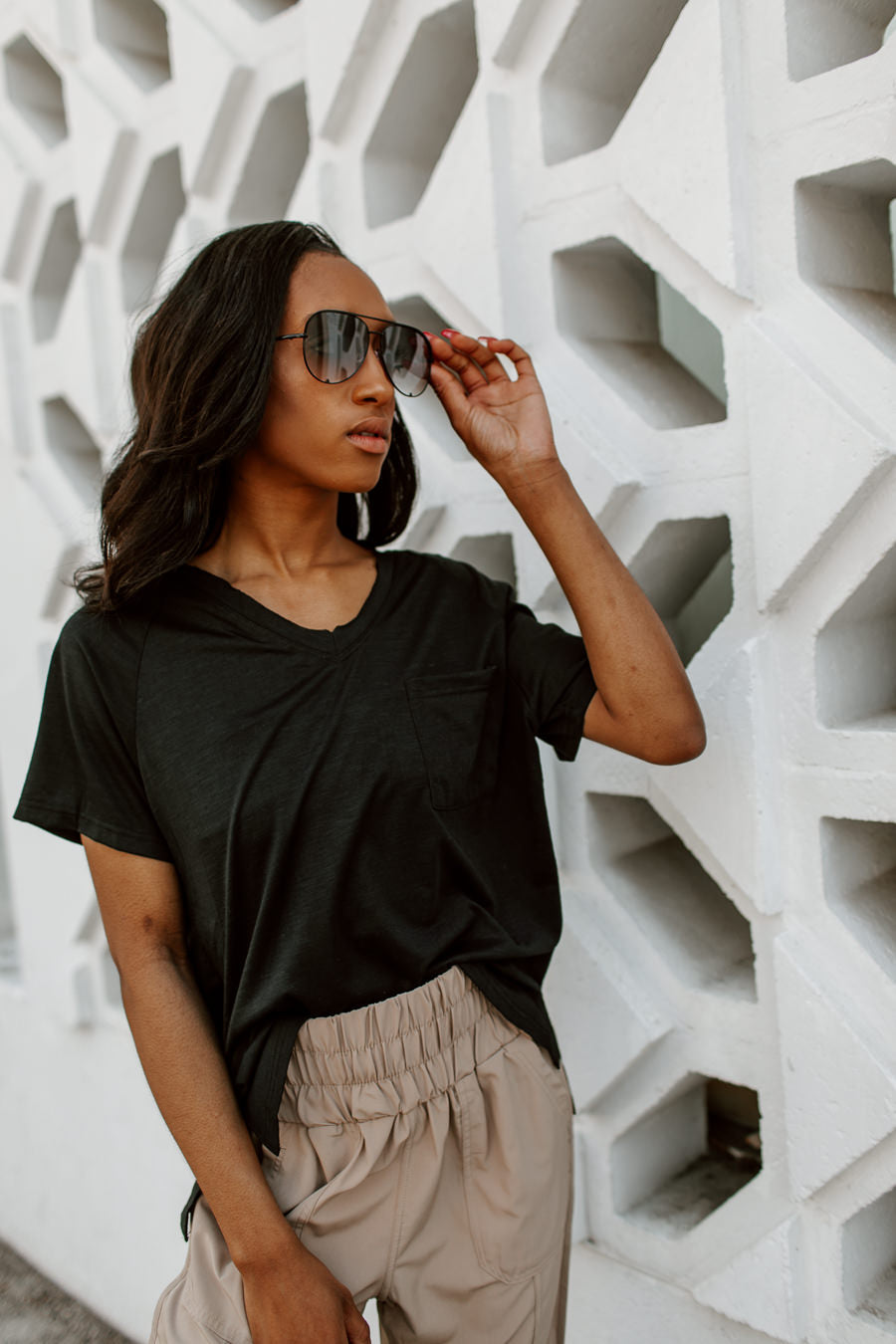 CONSIDER IT DONE ESSENTIAL V-NECK TEE IN BLACK-TEES