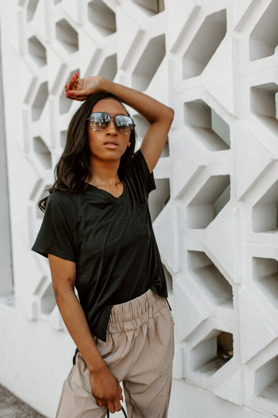 CONSIDER IT DONE ESSENTIAL V-NECK TEE IN BLACK-TEES