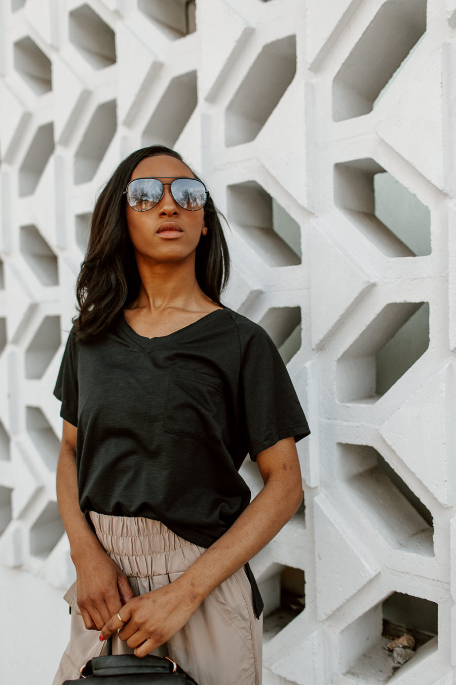 CONSIDER IT DONE ESSENTIAL V-NECK TEE IN BLACK-TEES